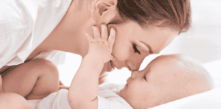 Vínculo entre mãe e bebê nos primeiros meses O vínculo entre mãe e bebê , é muito importante durante os primeiros meses da criança