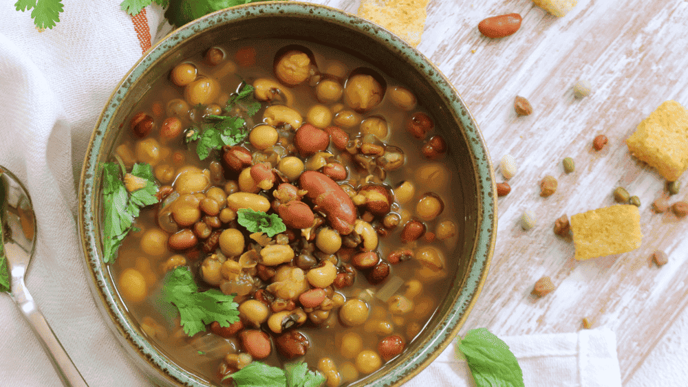 Leguminosas, como feijão e lentilha, são fontes de Vitamina
 B 9