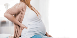 Dor Lombar na gravidez – O que fazer? Nesse artigo, discutiremos as causas da dor lombar na gravidez, como ela afeta a vida das gestantes e, o mais importante, como aliviar essa dor de maneira eficaz e segura. Dessa forma, se você está grávida e sofre de dor lombar, continue lendo para encontrar dicas práticas e informações valiosas que podem fazer toda a diferença no seu bem-estar.