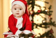 Como Planejar um Natal com crianças? Decorar a casa é uma das partes mais emocionantes do Natal, mas quando há crianças pequenas, a segurança vem em primeiro lugar. Por isso, opte por enfeites que não sejam quebráveis, como bolas de Natal de tecido ou de plástico. Luzes pisca-pisca são mágicas para os pequenos, mas certifique-se de que estejam bem presas e fora do alcance deles. Nesse sentido, incluir as crianças nesse momento é muito especial. Assim, deixe que elas coloquem enfeites na árvore (em locais mais baixos, por segurança) e crie um espaço para que elas decorem um cantinho especial com seus próprios desenhos ou criações.