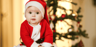 Como Planejar um Natal com crianças? Decorar a casa é uma das partes mais emocionantes do Natal, mas quando há crianças pequenas, a segurança vem em primeiro lugar. Por isso, opte por enfeites que não sejam quebráveis, como bolas de Natal de tecido ou de plástico. Luzes pisca-pisca são mágicas para os pequenos, mas certifique-se de que estejam bem presas e fora do alcance deles. Nesse sentido, incluir as crianças nesse momento é muito especial. Assim, deixe que elas coloquem enfeites na árvore (em locais mais baixos, por segurança) e crie um espaço para que elas decorem um cantinho especial com seus próprios desenhos ou criações.