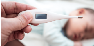 Bebê resfriado – Como cuidar da criança? Alguns sintomas de resfriado em Bebês podem incluir: Coriza ou nariz entupido; Tosse; Espirros; Febre baixa (geralmente abaixo de 38°C); Irritação ou choro; Dificuldade para dormir; Perda de apetite.