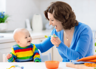 Papinha para Bebê – Nutrição e Sabor para os Pequenos Iniciar a introdução de papinhas na dieta do bebê é um passo essencial para o desenvolvimento. Entretanto, a maioria dos pediatras recomenda começar por volta dos 6 meses de idade. Nesta fase, os bebês geralmente são capazes de sentar-se com apoio e demonstram interesse pelos alimentos consumidos pelos pais.