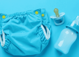 Assaduras em Bebês: Como Prevenir? Quando se trata de prevenir assaduras, a primeira decisão importante é a escolha da fralda. Fraldas de pano têm a vantagem de serem mais respiráveis do que as descartáveis. Isso permite que o ar circule melhor, reduzindo, assim, a umidade e o risco de irritação na pele sensível do bebê.