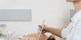 A Importância do Pré-Natal: Um Cuidado para Mãe e Bebê O pré-natal é uma etapa indispensável para garantir a saúde da gestante e do bebê durante a gravidez. É por meio desse acompanhamento que os profissionais de saúde podem monitorar o desenvolvimento do bebê, identificar precocemente possíveis complicações e orientar a mãe sobre os cuidados necessários em cada fase.