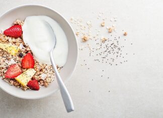 Lanches Saudáveis na Gravidez: 6 Ideias A gravidez é um momento mágico e cheio de transformações, mas também traz novas demandas para o corpo. Por isso, é essencial cuidar ainda mais da alimentação. Lanches saudáveis na gravidez não só ajudam a manter os níveis de energia ao longo do dia, como também são fundamentais para o desenvolvimento saudável do bebê