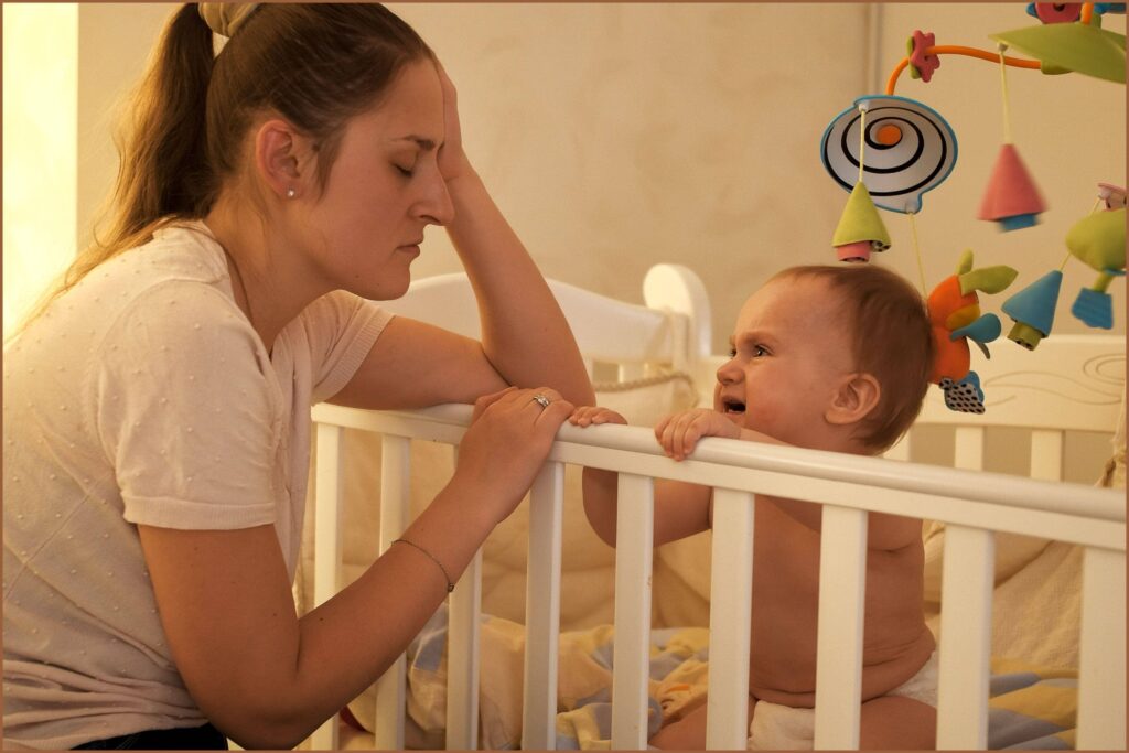 O que é maternidade real? Maternidade não é um mar de rosas, como nos filmes ou nas propagandas de margarina.
Aliás, quem já viveu isso sabe: entre noites mal dormidas, fraldas trocadas de madrugada e um turbilhão de emoções, nasce uma mãe — e com ela, muitos desafios.